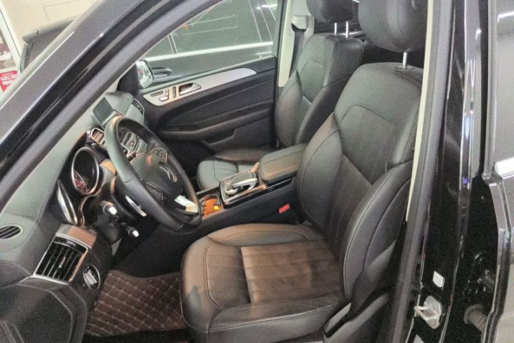 Used Mercedes-Benz GLS 2017 GLS 400 4MATIC Dynamic Model Interior 5