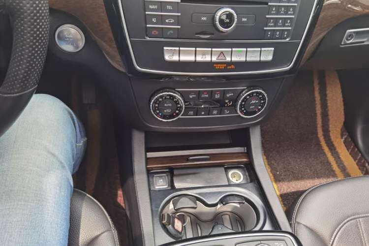Used Mercedes-Benz GLS 2017 GLS 400 4MATIC Dynamic Model Interior 5
