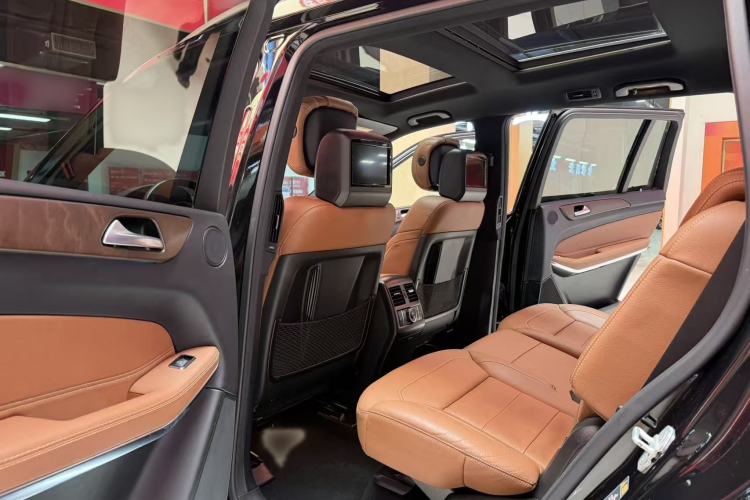 Used Mercedes-Benz GLS 2017 GLS 500 4MATIC Interior 5