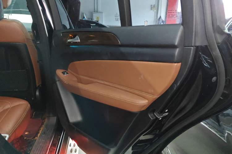 Used Mercedes-Benz GLS 2017 GLS 400 4MATIC Luxury Model Interior 6