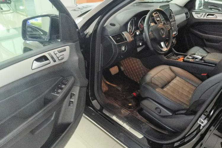 Used Mercedes-Benz GLS 2017 GLS 400 4MATIC Dynamic Model Interior 6