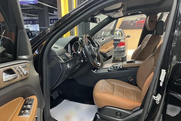 Used Mercedes-Benz GLS 2017 GLS 400 4MATIC Luxury Model Interior 6