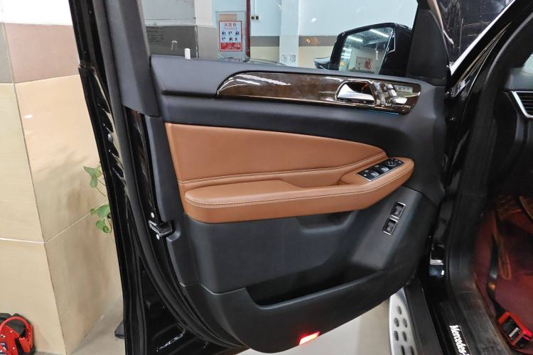 Used Mercedes-Benz GLS 2017 GLS 400 4MATIC Luxury Model Interior 7
