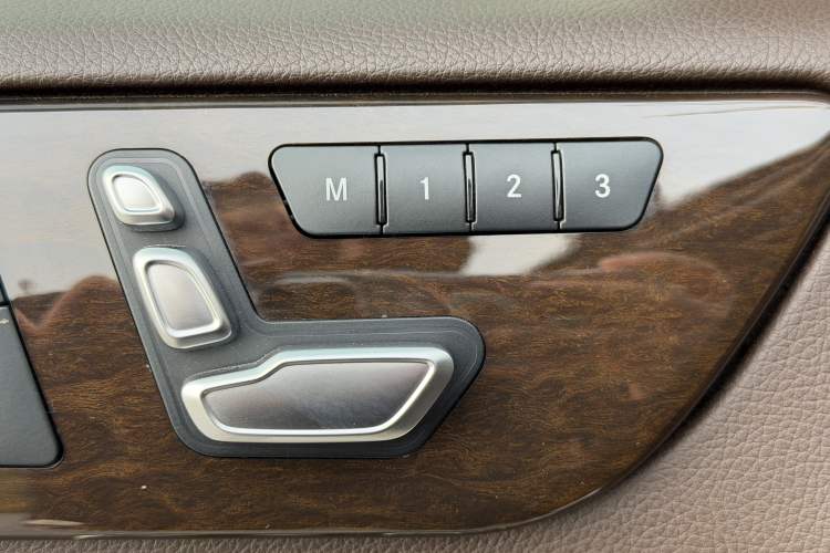 Used Mercedes-Benz GLS 2017 GLS 400 4MATIC Dynamic Model Interior 7