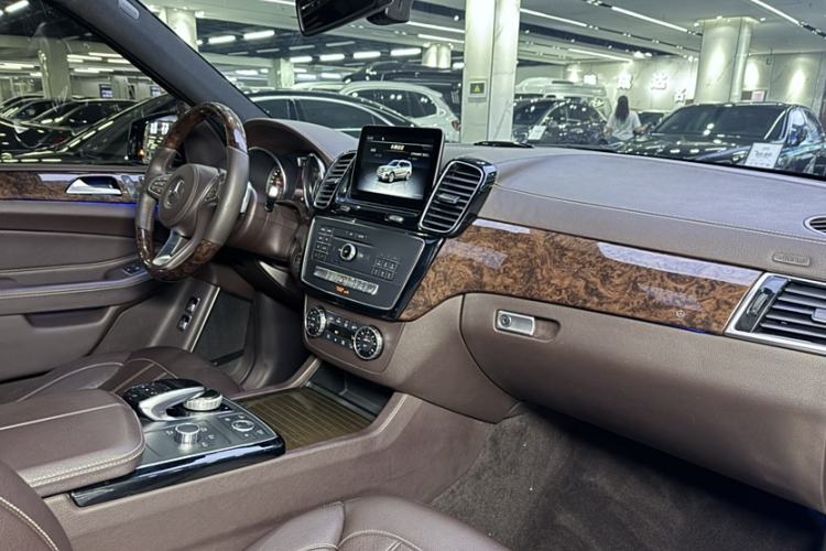 Used Mercedes-Benz GLS 2017 GLS 400 4MATIC Dynamic Model Interior 8