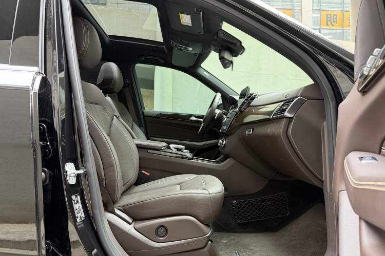 Used Mercedes-Benz GLS 2017 GLS 400 4MATIC Dynamic Model Interior 9