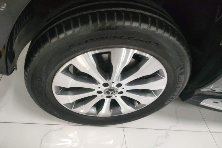 Used Mercedes-Benz GLS 2017 GLS 400 4MATIC Dynamic Model Left Front Wheel Hub