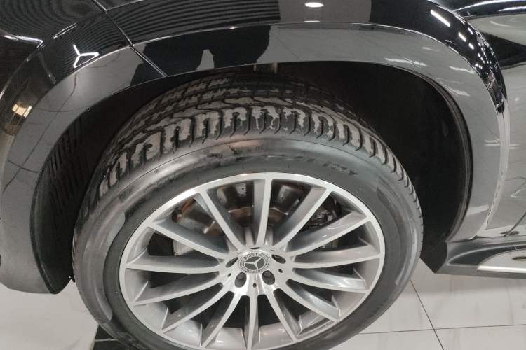 Used Mercedes-Benz GLS 2017 GLS 500 4MATIC Left Front Wheel Hub