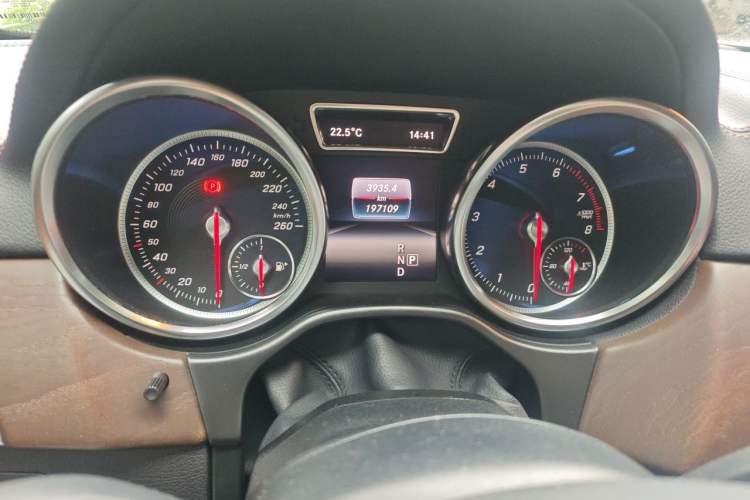 Used Mercedes-Benz GLS 2017 GLS 400 4MATIC Luxury Model Odometer Close Up
