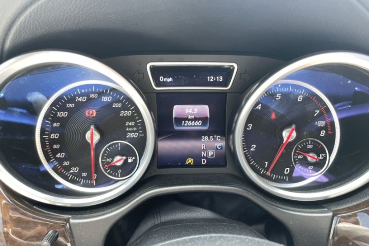Used Mercedes-Benz GLS 2017 GLS 400 4MATIC Luxury Model Odometer Close Up