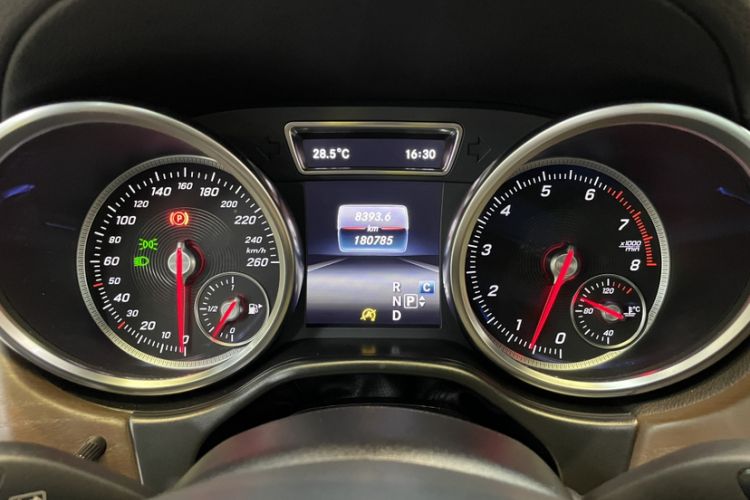 Used Mercedes-Benz GLS 2017 GLS 400 4MATIC Luxury Model Odometer Close Up