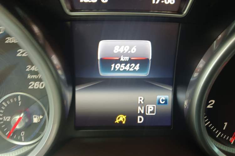 Used Mercedes-Benz GLS 2017 GLS 400 4MATIC Dynamic Model Odometer Close Up