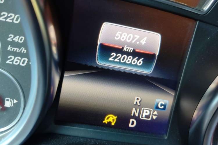 Used Mercedes-Benz GLS 2017 GLS 400 4MATIC Luxury Model Odometer Close Up