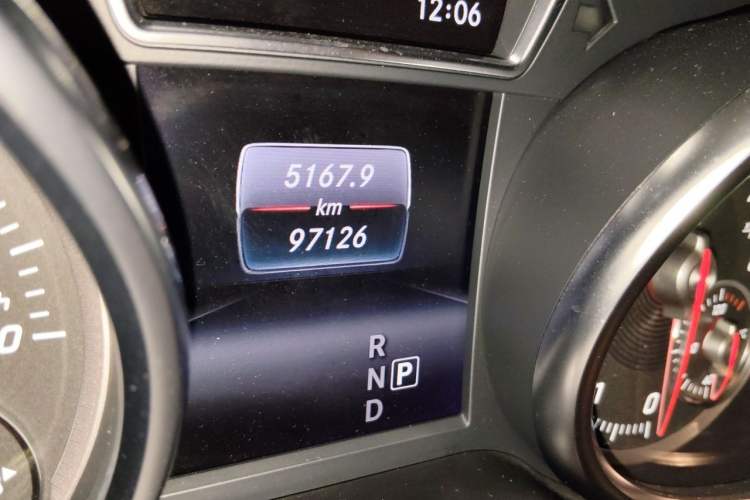 Used Mercedes-Benz GLS 2017 GLS 400 4MATIC Luxury Model Odometer Close Up
