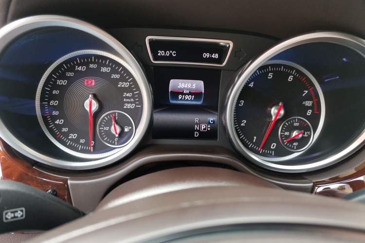 Used Mercedes-Benz GLS  Odometer Close Up
