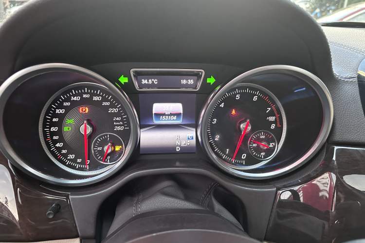 Used Mercedes-Benz GLS 2017 GLS 400 4MATIC Dynamic Model Odometer Close Up