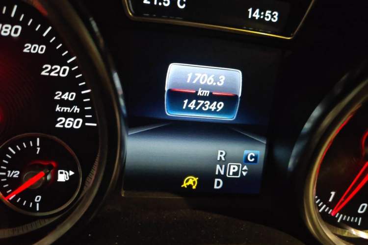 Used Mercedes-Benz GLS 2017 GLS 400 4MATIC Dynamic Model Odometer Close Up