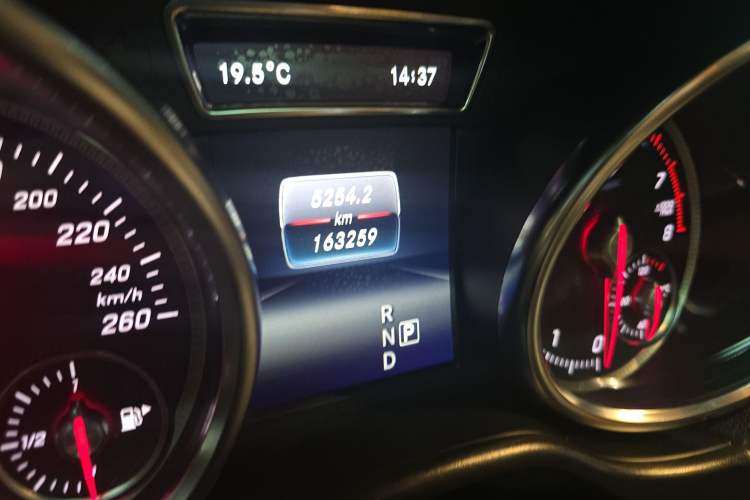 Used Mercedes-Benz GLS 2017 GLS 500 4MATIC Odometer Close Up