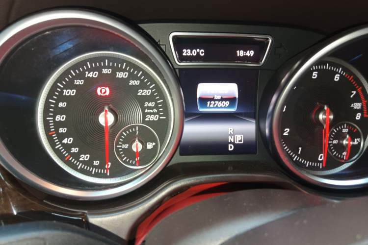 Used Mercedes-Benz GLS 2017 GLS 400 4MATIC Dynamic Model Odometer Close Up