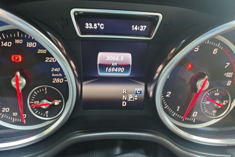 Used Mercedes-Benz GLS  Odometer Close Up