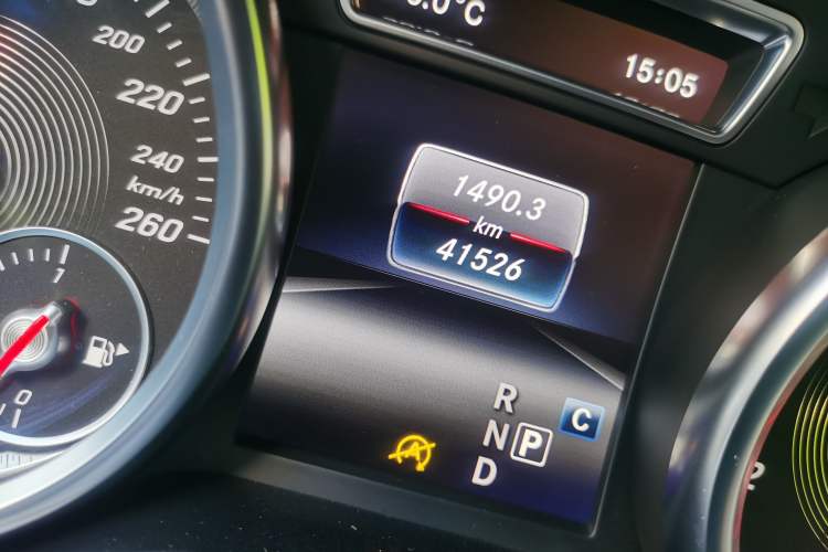 Used Mercedes-Benz GLS 2017 GLS 400 4MATIC Luxury Model Odometer Close Up