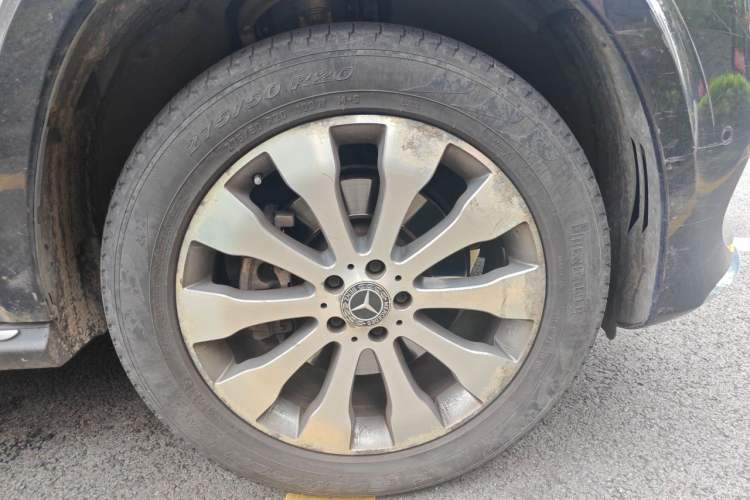Used Mercedes-Benz GLS 2017 GLS 400 4MATIC Dynamic Model Right Front Wheel Hub