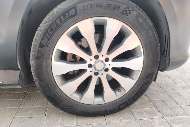 Used Mercedes-Benz GLS  Right Front Wheel Hub