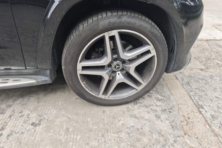Used Mercedes-Benz GLS 2017 GLS 400 4MATIC Luxury Model Right Front Wheel Hub