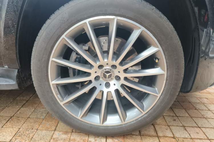 Used Mercedes-Benz GLS 2017 GLS 500 4MATIC Right Front Wheel Hub