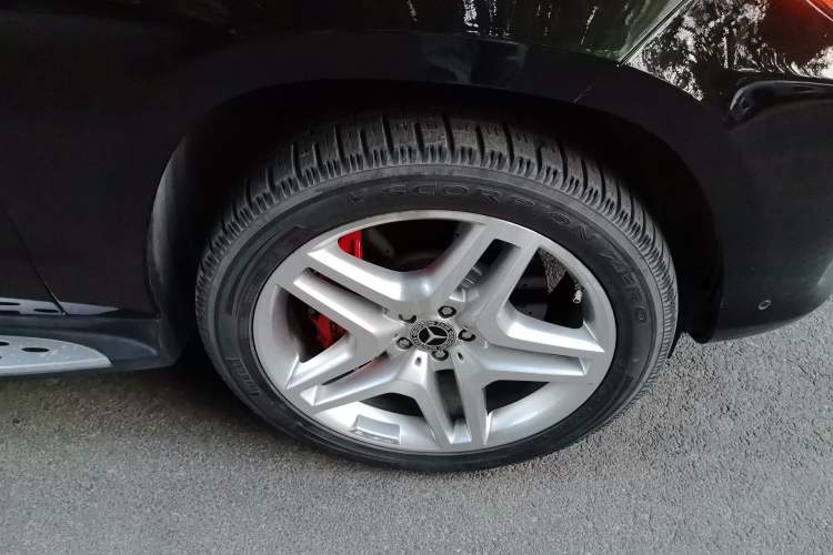 Used Mercedes-Benz GLS  Right Front Wheel Hub