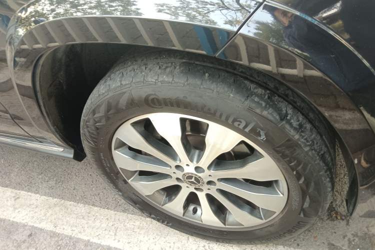 Used Mercedes-Benz GLS 2017 GLS 400 4MATIC Dynamic Model Right Front Wheel Hub