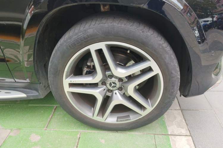 Used Mercedes-Benz GLS  Right Front Wheel Hub