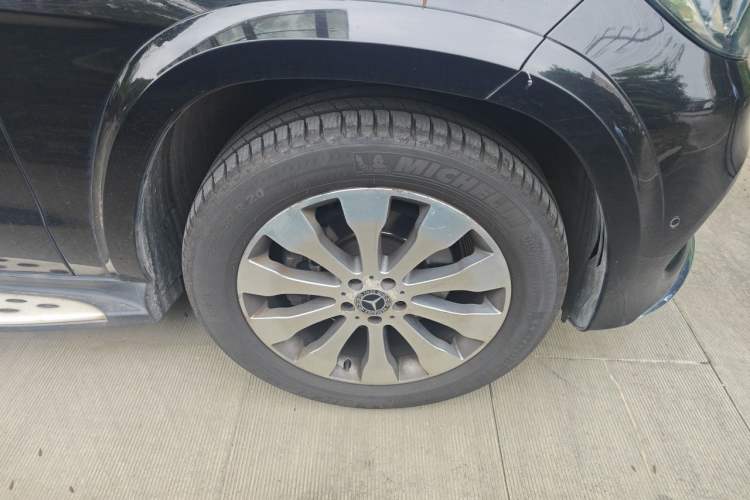 Used Mercedes-Benz GLS 2017 GLS 400 4MATIC Dynamic Model Right Front Wheel Hub