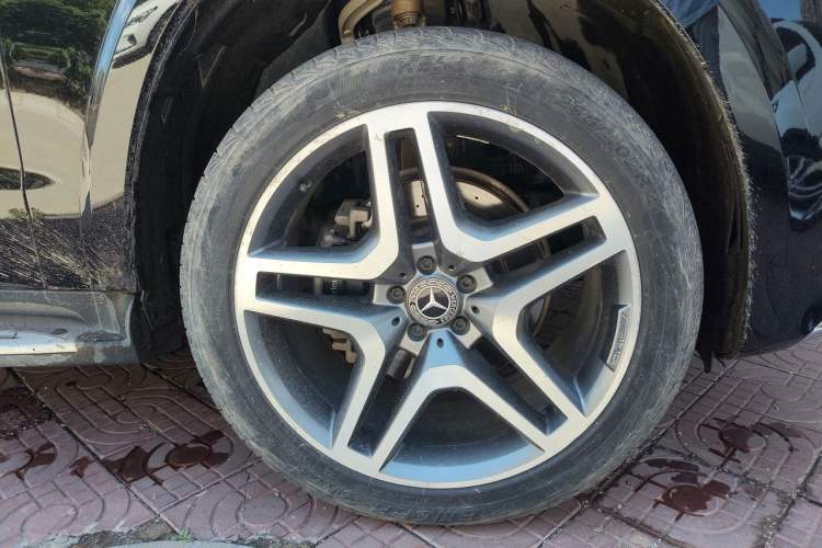 Used Mercedes-Benz GLS 2017 GLS 400 4MATIC Luxury Model Right Front Wheel Hub
