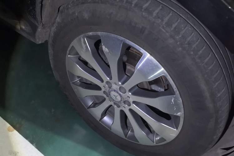 Used Mercedes-Benz GLS 2017 GLS 400 4MATIC Dynamic Model Right Front Wheel Hub