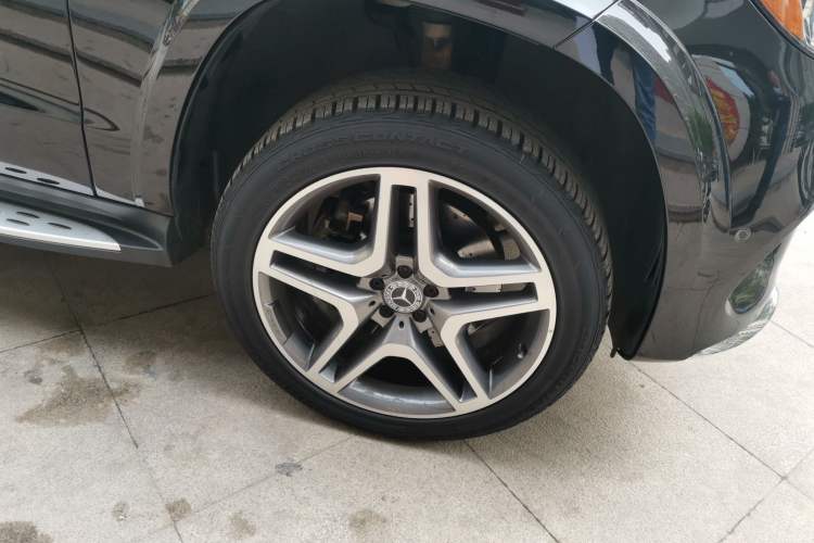 Used Mercedes-Benz GLS  Right Front Wheel Hub
