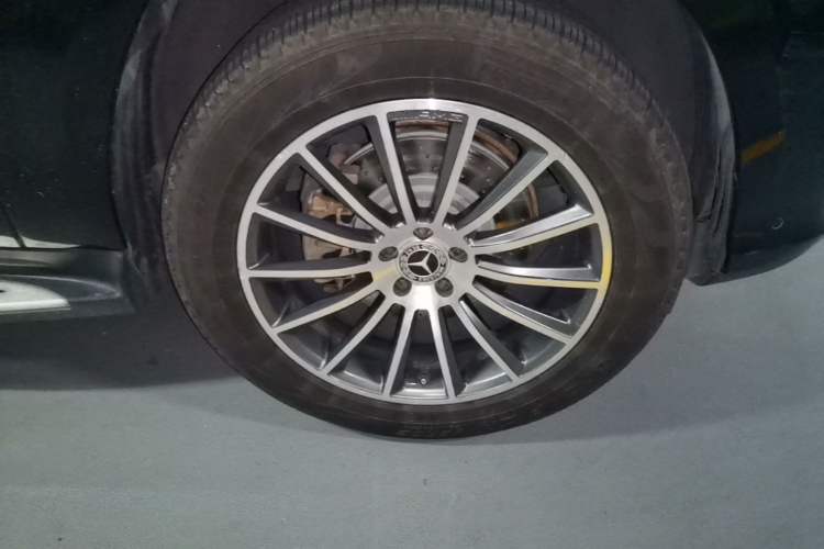 Used Mercedes-Benz GLS  Right Front Wheel Hub