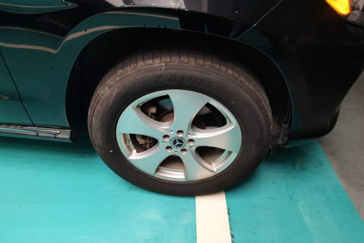 Used Mercedes-Benz GLS  Right Front Wheel Hub