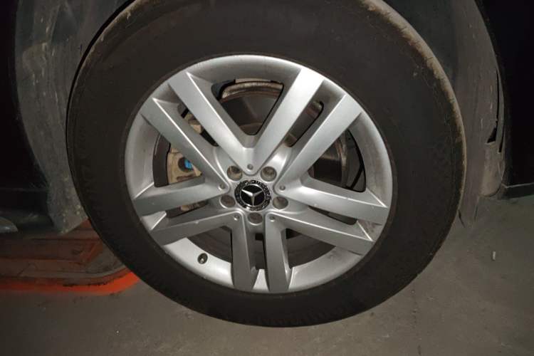 Used Mercedes-Benz GLS  Right Front Wheel Hub
