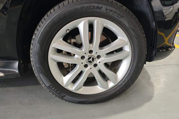 Used Mercedes-Benz GLS  Right Front Wheel Hub
