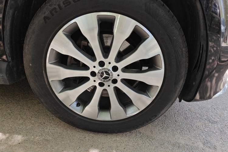 Used Mercedes-Benz GLS 2017 GLS 400 4MATIC Dynamic Model Right Front Wheel Hub