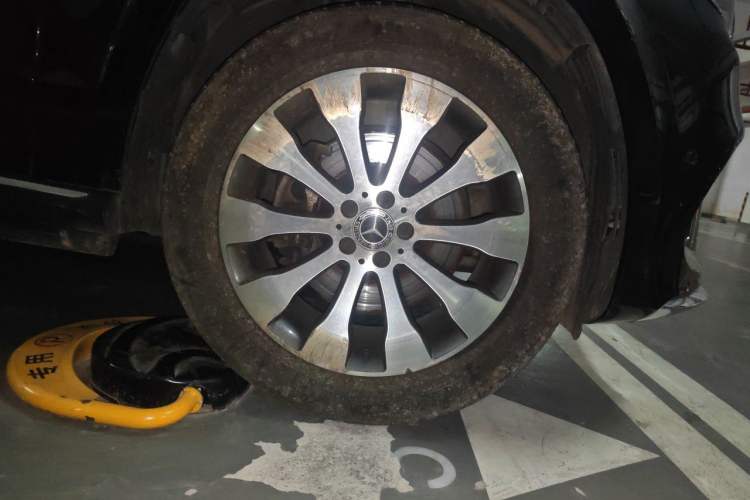 Used Mercedes-Benz GLS 2017 GLS 400 4MATIC Dynamic Model Right Front Wheel Hub