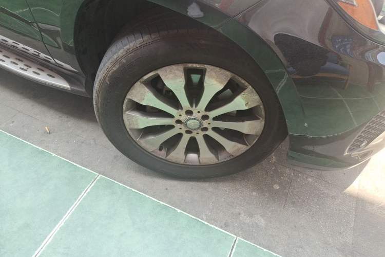 Used Mercedes-Benz GLS  Right Front Wheel Hub