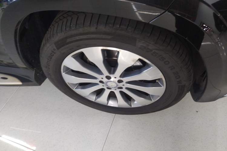 Used Mercedes-Benz GLS 2017 GLS 400 4MATIC Dynamic Model Right Front Wheel Hub