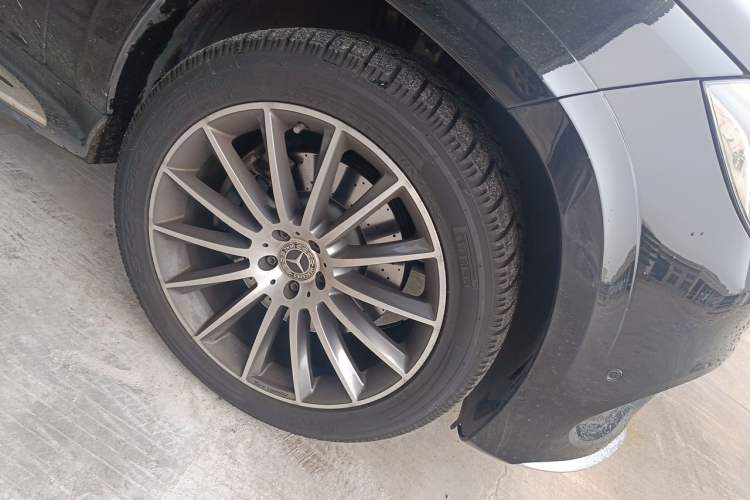 Used Mercedes-Benz GLS 2017 GLS 500 4MATIC Right Front Wheel Hub