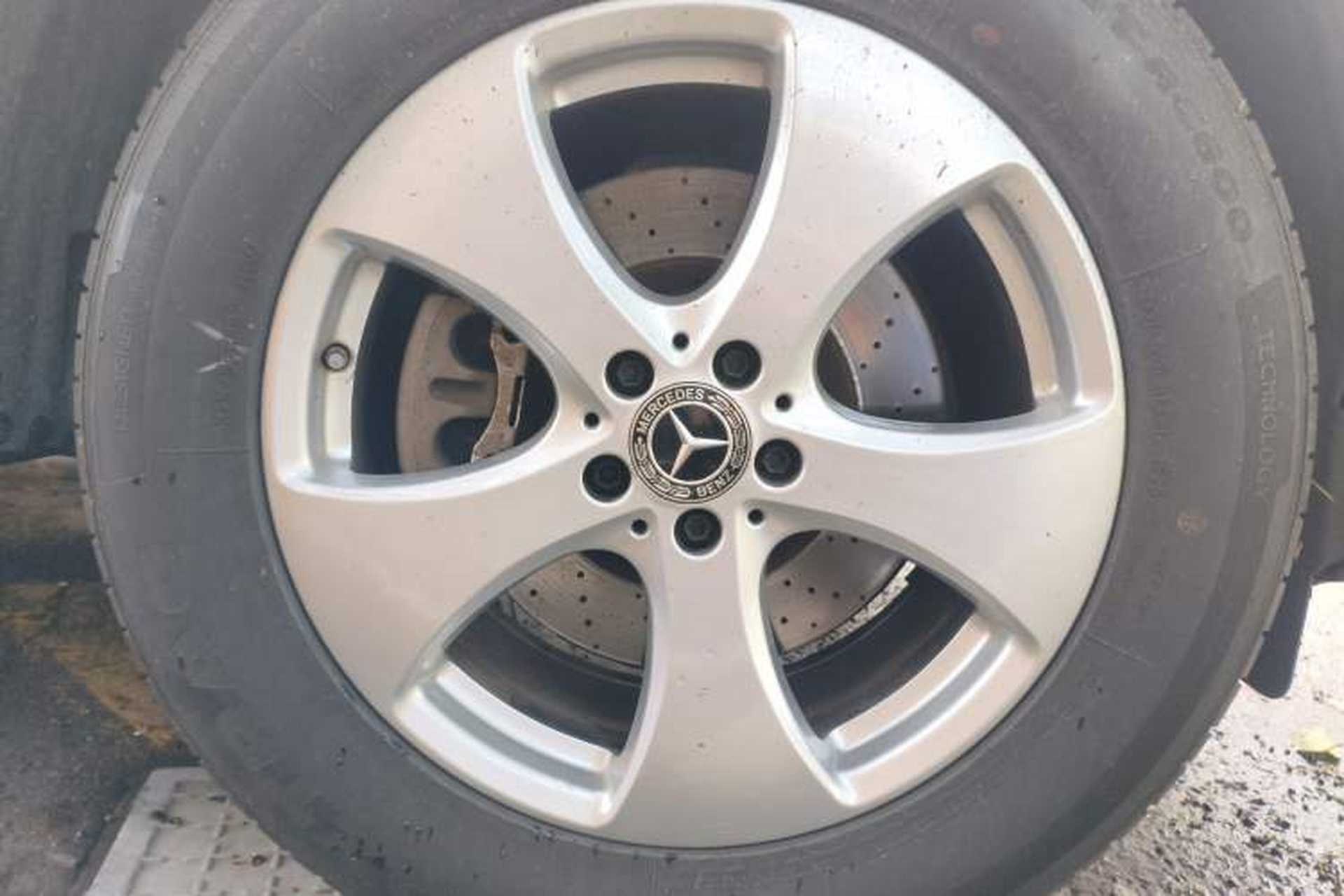 Used Mercedes-Benz GLS  Right Front Wheel Hub