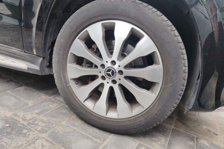 Used Mercedes-Benz GLS 2017 GLS 400 4MATIC Dynamic Model Right Front Wheel Hub