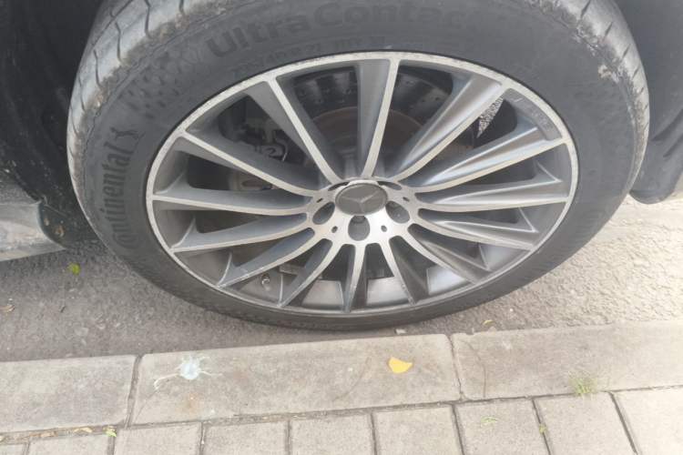 Used Mercedes-Benz GLS  Right Front Wheel Hub