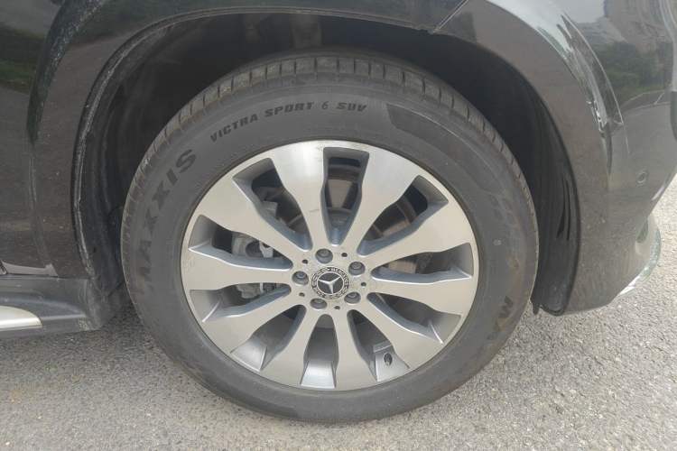 Used Mercedes-Benz GLS 2017 GLS 400 4MATIC Dynamic Model Right Front Wheel Hub