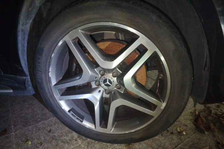 Used Mercedes-Benz GLS  Right Front Wheel Hub